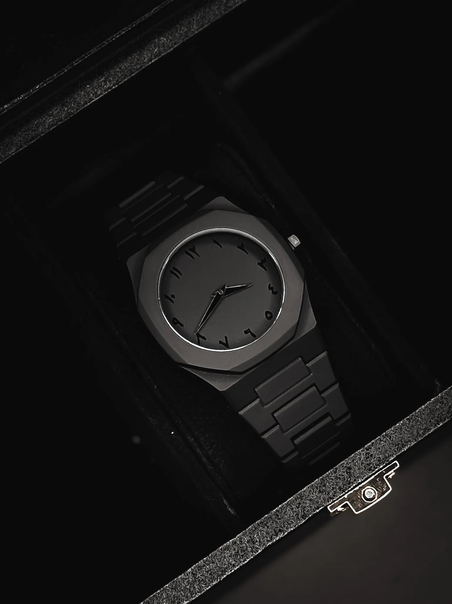 Black Arabic Aura Watch – Premium Luxury Timepiece by Luxaro